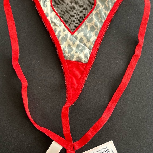 Heart Leopard/Red Thong(s) - Picture 4 of 7